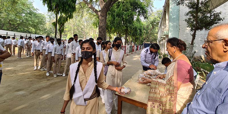 Distribution of Gud Chana at INA School on 18-04-2022